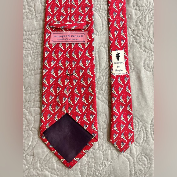 Vineyard Vines Men’s Snowboarder Tie Red Blue Yellow 100% Silk Hand Made USA - Picture 3 of 9